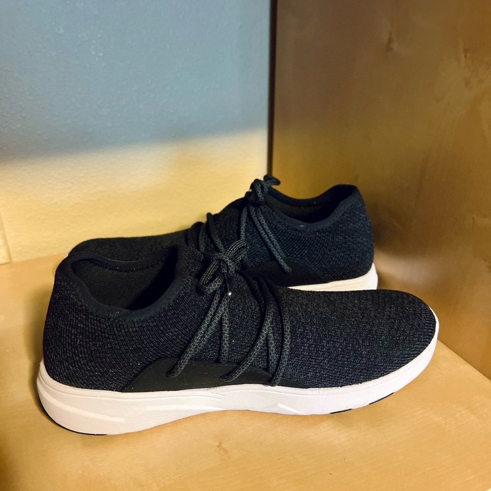 Vessi Cityscape Ultra Lightweight Waterproof Knit Sneakers in grey/black size 8 - Picture 3 of 8